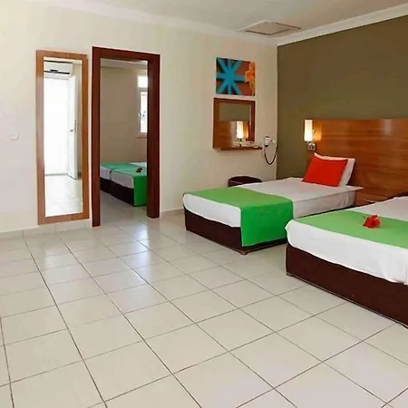 מלון Sunlight Garden 3*